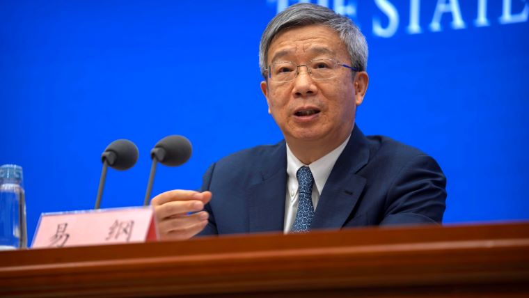 Former central bank governor contends China should fight deflation