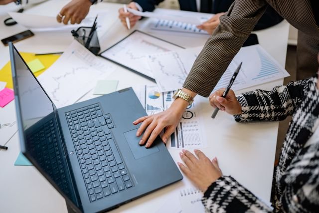 Pacing the Frontier letter: AI lab employees asking for a slowdown plan