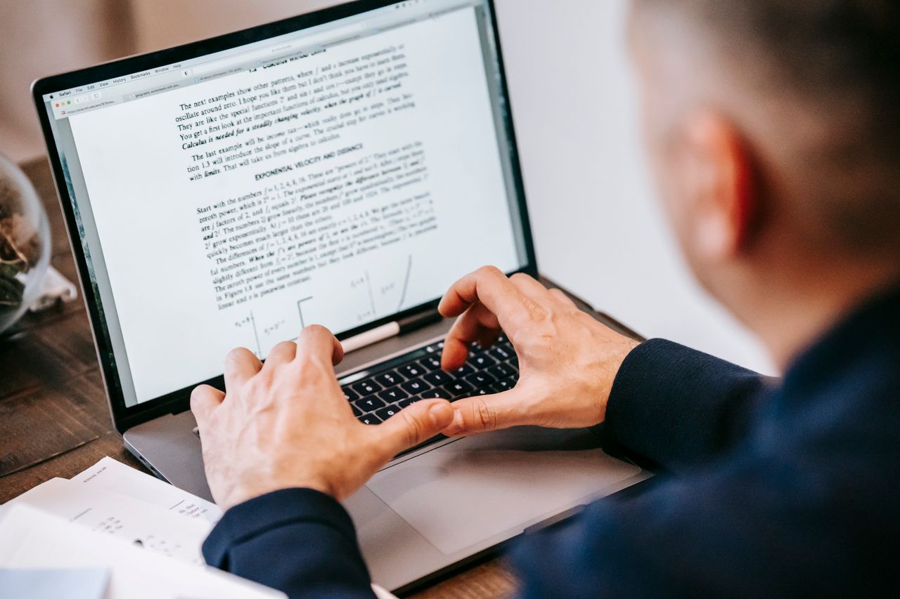 How to Tell If Text Was Written by AI: 10 Signs That Actually Matter (2026)
