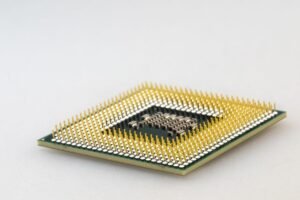 Advanced smartphone processor chip representing Snapdragon 8 Elite Gen 6