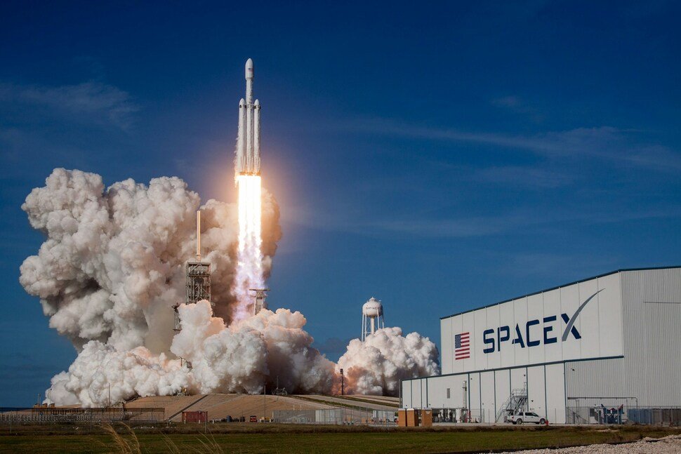 SpaceX rocket launching into the sky, illustrating Starship Flight 14 results